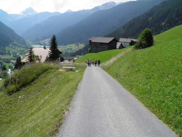 Ça monte et le soleil tape pas mal. On y croit, on continue !