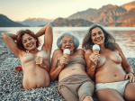 trois-femme-nue-sont-couchees-sur-le-dos-sur-une